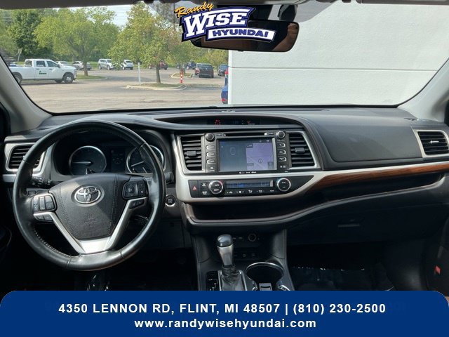 Used 2019 Toyota Highlander Limited Platinum AWD/4WD image 2