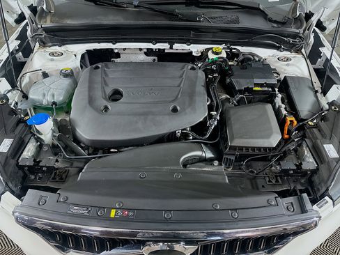 Used 2025 Volvo XC40 B5 Core image 33