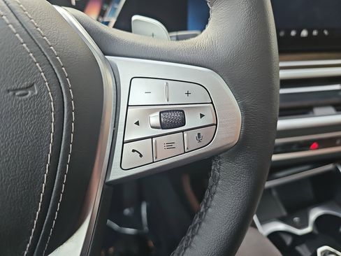 Certified 2024 BMW X7 xDrive40i w/ Premium Package image 18