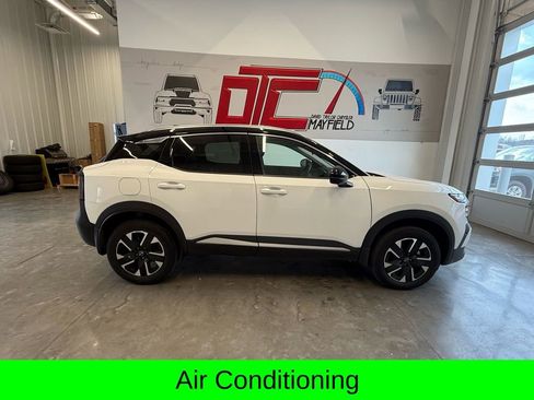 Used 2025 Nissan Kicks SR image 3