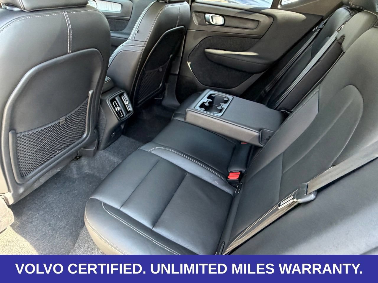 Certified 2025 Volvo XC40 B5 Plus AWD/4WD image 30