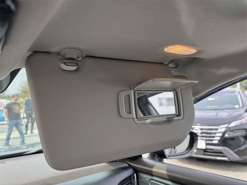 Used 2023 Nissan Rogue SL w/ SL Premium Package image 31