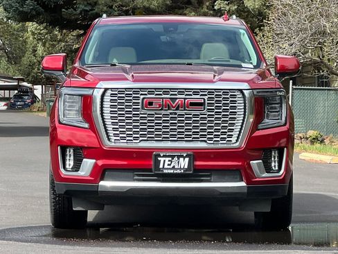 Used 2021 GMC Yukon Denali w/ Denali Premium Package image 9