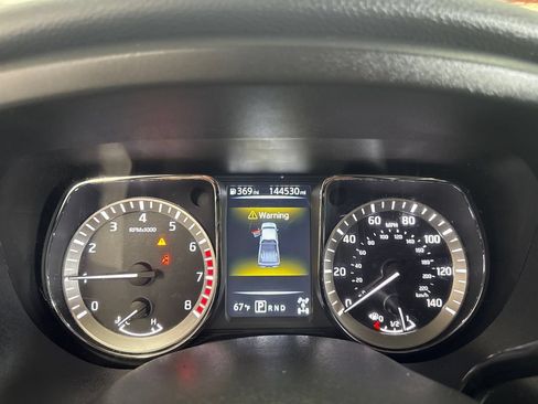 Used 2018 Nissan Titan SV AWD/4WD image 11