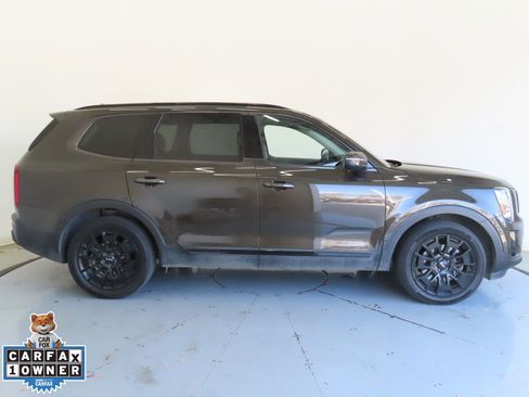 Used 2022 Kia Telluride EX w/ EX Premium Package image 2