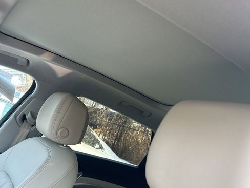 Used 2022 Audi e-tron Premium Plus w/ Premium Plus Package image 14