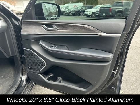 Used 2023 Jeep Grand Cherokee L Limited w/ Black Appearance Package image 38