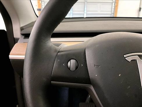 Used 2022 Tesla Model Y Long Range AWD/4WD image 17