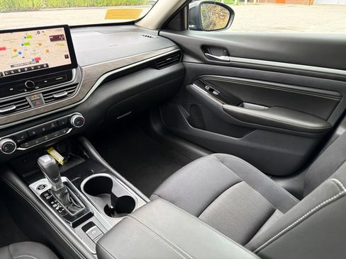 Used 2023 Nissan Altima 2.5 SV w/ SV Premium Package AWD/4WD image 28