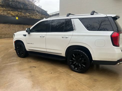 Used 2022 GMC Yukon Denali w/ Advanced Technology Package image 4