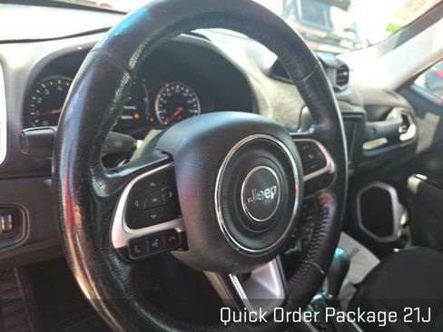 Used 2018 Jeep Renegade Latitude w/ Cold Weather Group AWD/4WD image 11