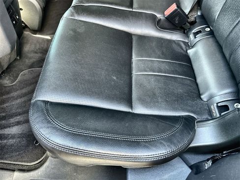 Used 2019 Land Rover Discovery Sport SE image 17