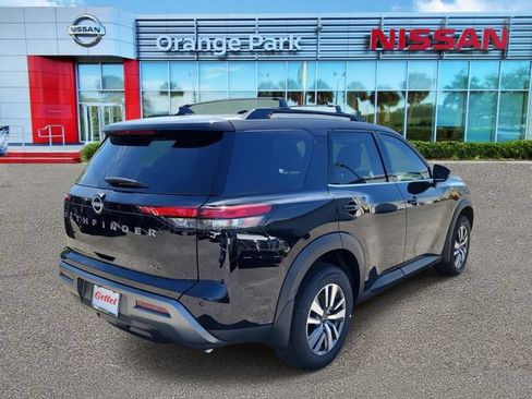 New 2026 Nissan Pathfinder SL FWD image 2