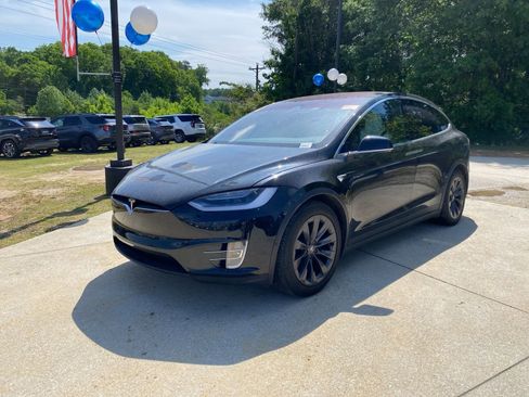 Used 2018 Tesla Model X 75D AWD/4WD image 2