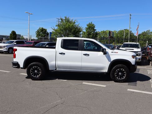 Used 2022 Chevrolet Silverado 1500 ZR2 w/ Technology Package AWD/4WD image 11