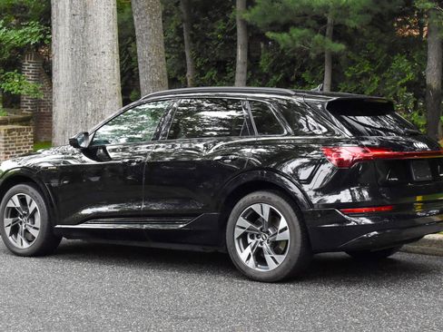 Used 2021 Audi e-tron Premium w/ Convenience Plus Package image 6