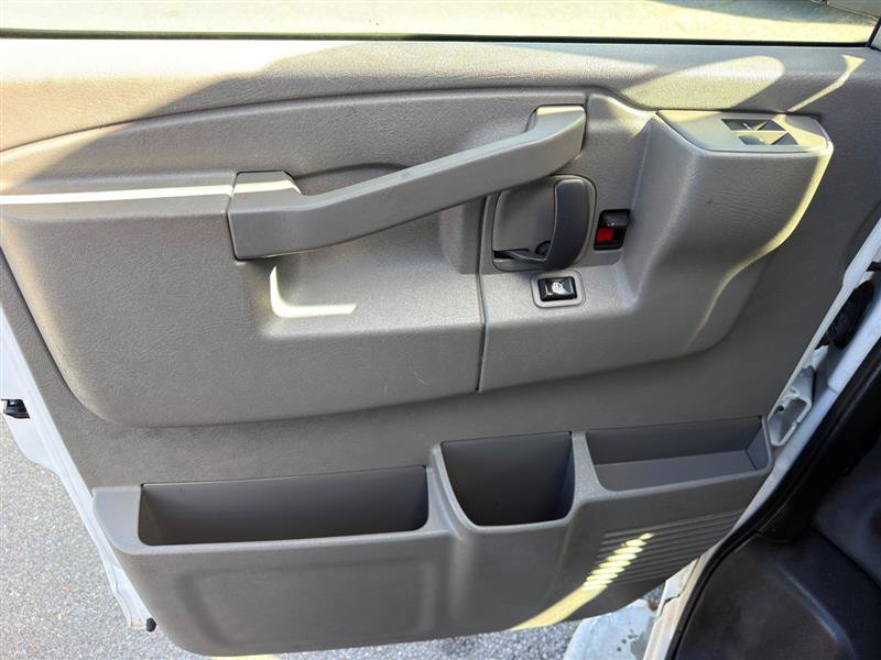 Used 2017 GMC Savana 2500 RWD image 15