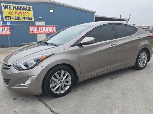 Used 2015 Hyundai Elantra SE w/ Option Group 02 FWD image 2