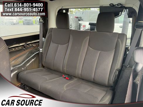 Used 2018 Jeep Wrangler Sahara w/ Connectivity Group image 25