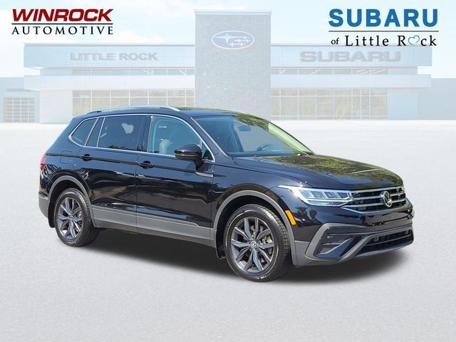 Used 2022 Volkswagen Tiguan SE FWD image 1