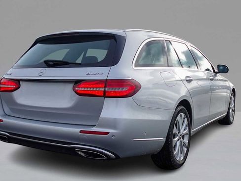 Used 2017 Mercedes-Benz E 400 4MATIC Wagon image 5