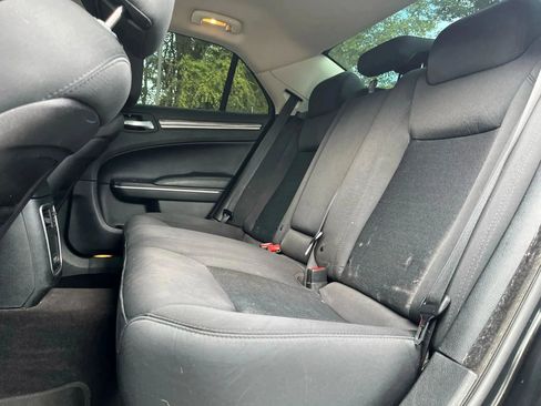 Used 2018 Chrysler 300 Touring w/ Sport Appearance Package image 20