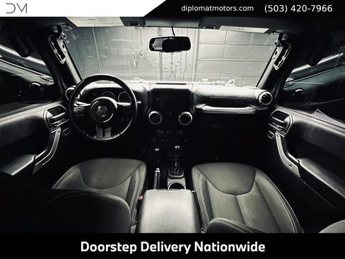 Used 2017 Jeep Wrangler Unlimited Rubicon w/ Connectivity Group AWD/4WD image 36