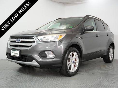 Used 2018 Ford Escape SE image 3