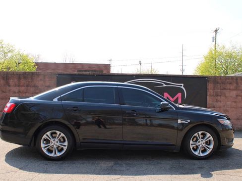 Used 2017 Ford Taurus SE FWD image 5