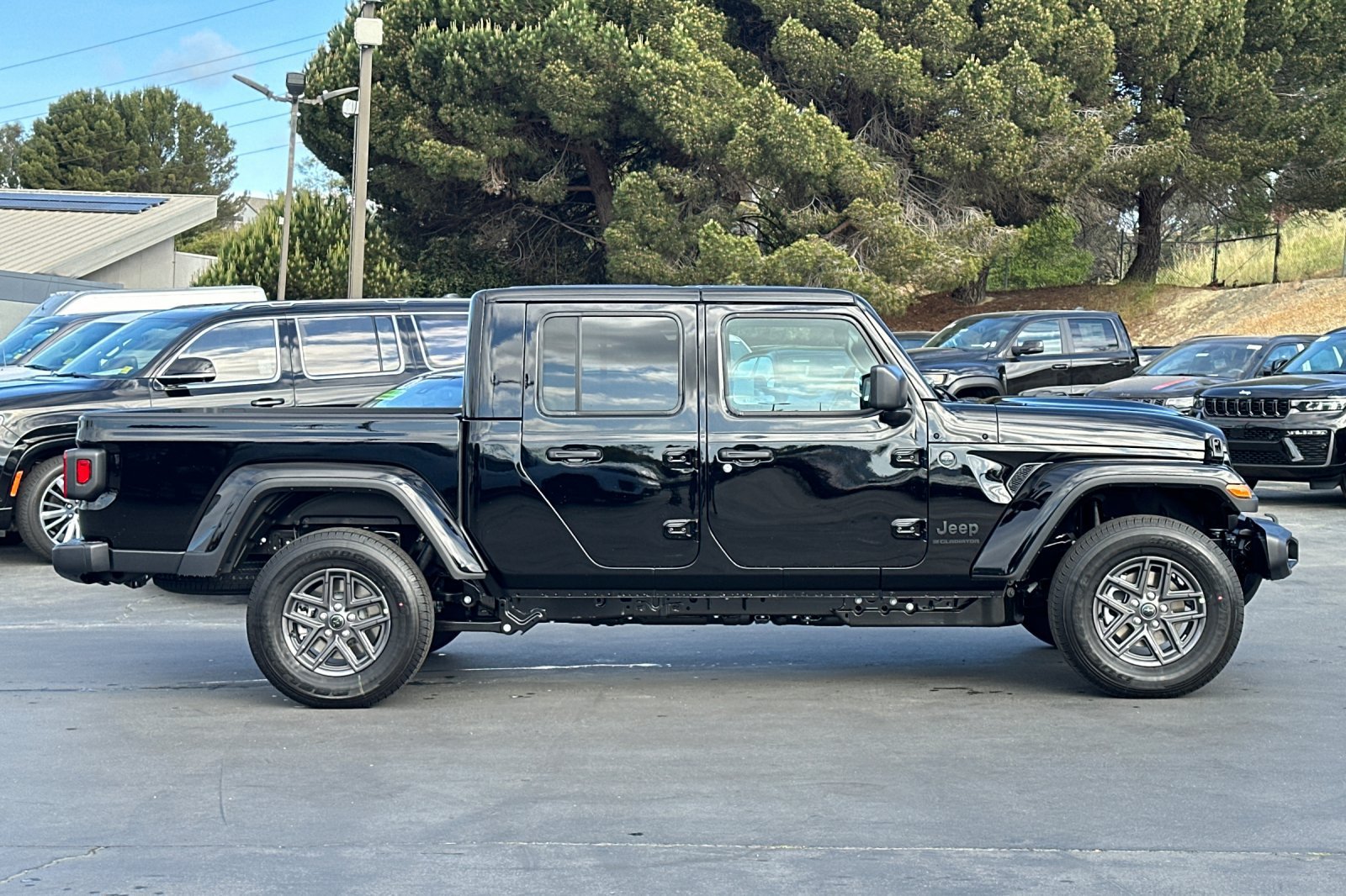 New 2026 Jeep Gladiator Sport AWD/4WD image 3