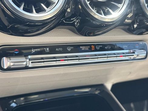 Used 2023 Mercedes-Benz GLB 250 4MATIC w/ Premium Package image 24