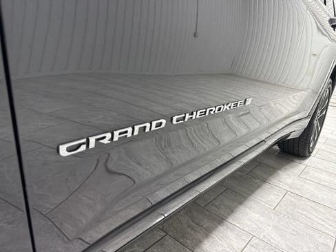 Used 2022 Jeep Grand Cherokee L Overland AWD/4WD image 33