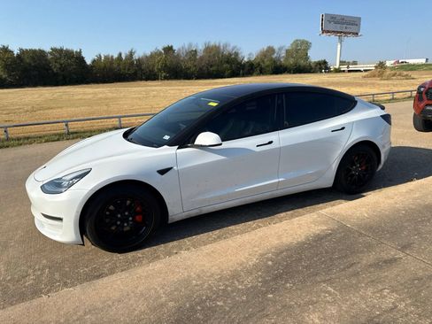 Used 2018 Tesla Model 3 RWD image 3