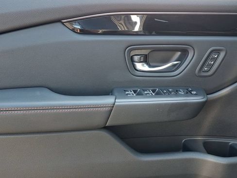 Certified 2023 Honda Pilot TrailSport image 14