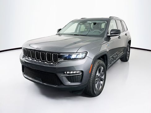 Used 2022 Jeep Grand Cherokee Limited 4xe image 3
