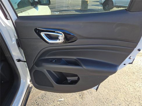 New 2026 Jeep Compass Latitude image 8