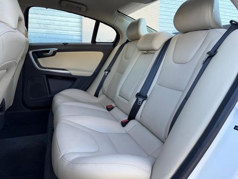 Used 2018 Volvo S60 T5 Inscription image 14