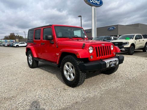 Used 2015 Jeep Wrangler Unlimited Sahara w/ Connectivity Group image 2