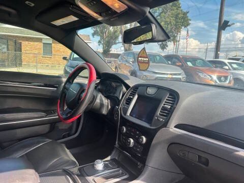 Used 2019 Chrysler 300 S w/ 300S Premium Group 2 RWD image 11