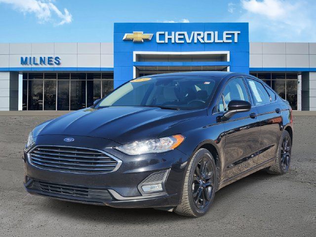 Used 2020 Ford Fusion SE w/ Equipment Group 151A FWD image 2