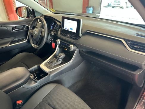 Used 2024 Toyota RAV4 LE AWD/4WD image 17