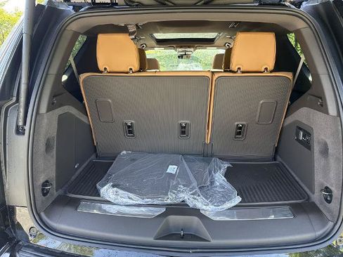 New 2026 Cadillac Escalade Luxury w/ LPO, Floor Liner Package AWD/4WD image 22