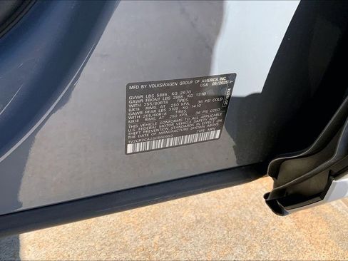 Certified 2025 Volkswagen Atlas Peak Edition SE AWD/4WD image 33