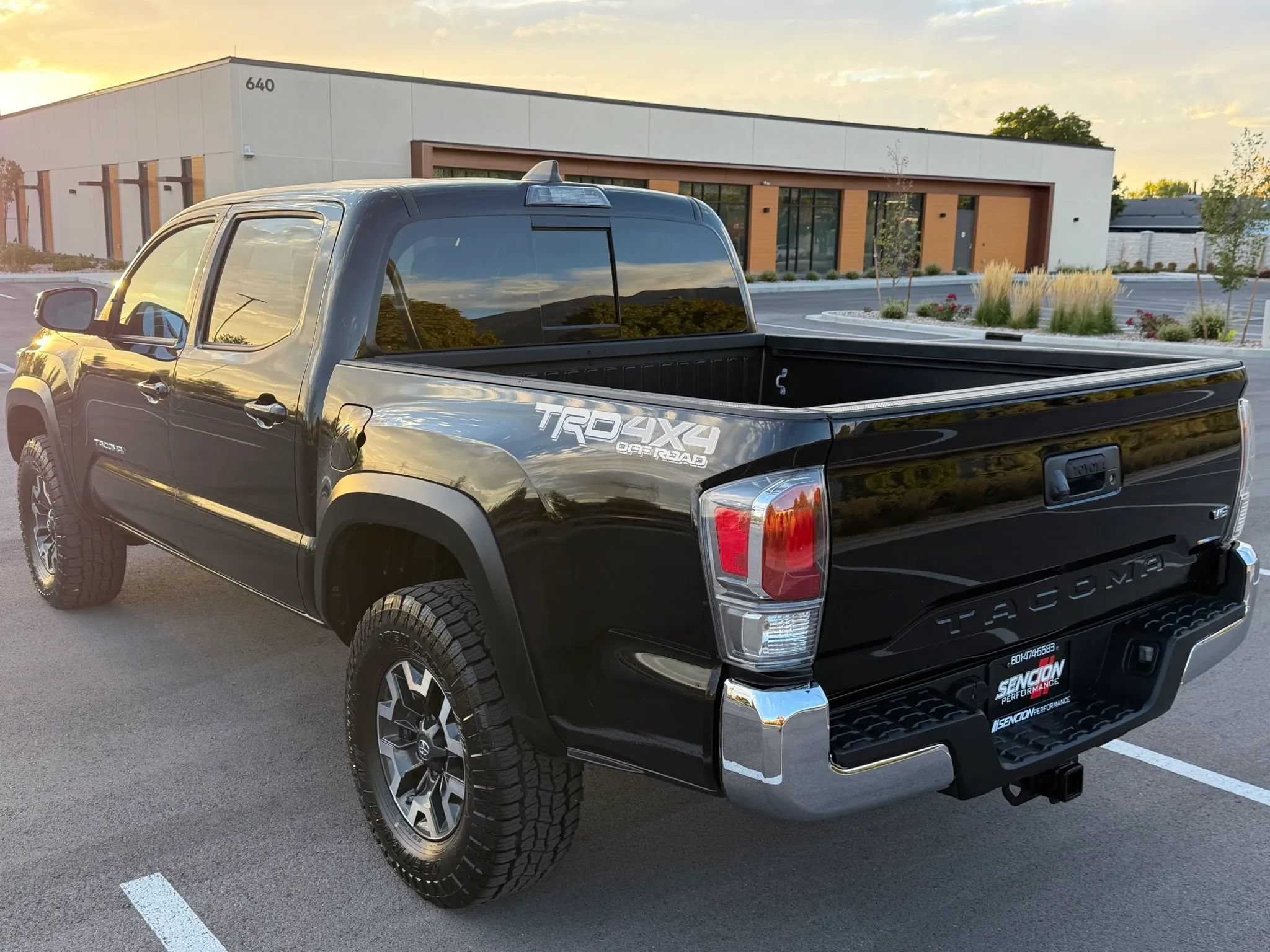 Used 2021 Toyota Tacoma TRD Off-Road AWD/4WD image 5
