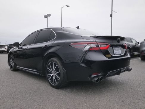 Used 2023 Toyota Camry SE image 6