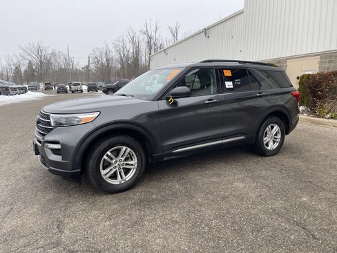 Certified 2020 Ford Explorer XLT w/ Equipment Group 202A image 8
