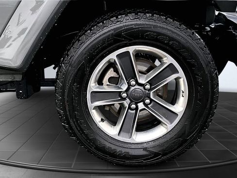 Used 2023 Jeep Wrangler Sahara image 34