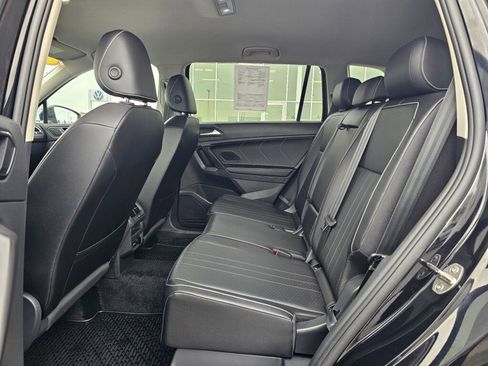 Certified 2024 Volkswagen Tiguan SE AWD/4WD image 13