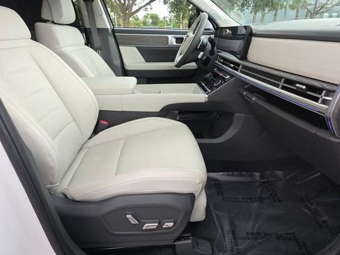 Used 2025 Hyundai Santa Fe Calligraphy AWD/4WD image 10