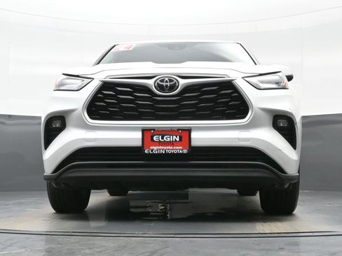 Used 2024 Toyota Highlander LE AWD/4WD image 25